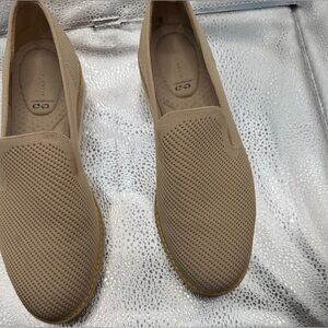 Kelly & Katie Chic Tan Slip-On Loafers size 6.5